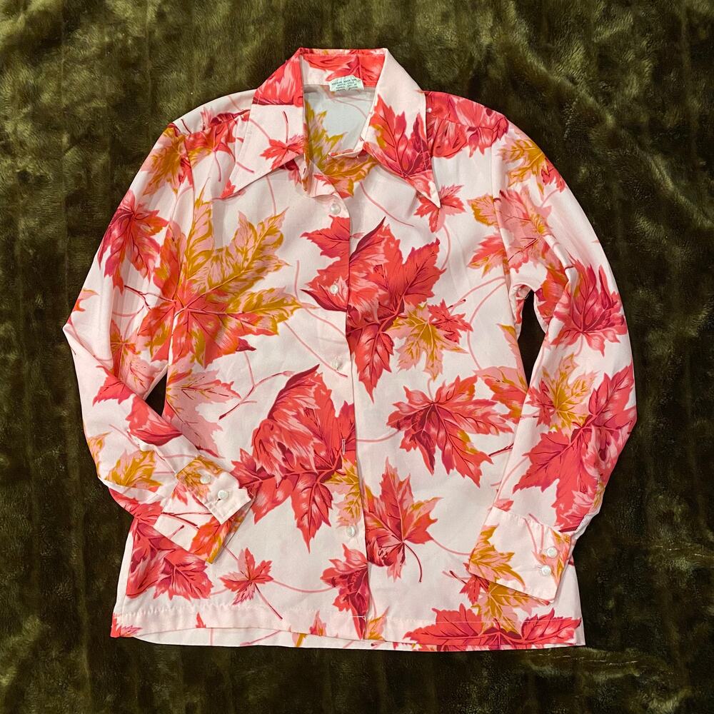 TRUE VINTAGE! Fall Leaves on Soft Pink Long Sleeve Button Front‎ Blouse